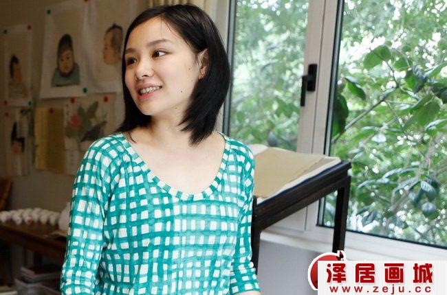 年轻漂亮的80后女画家林曦