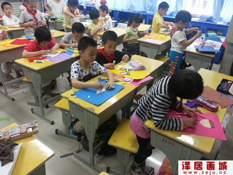 幼儿布贴画课堂